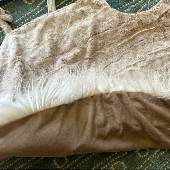 Pier 1 Imports Christmas tree skirt. - Picture 5 of 6